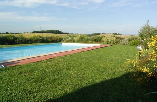 Sovicille Apartment | Villa in Siena Hills, flat 4/6 pax with pool A/C - heating- garden