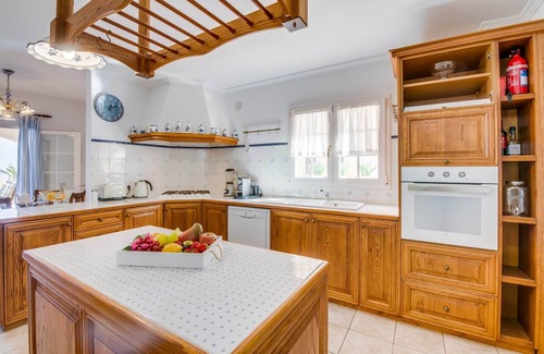 Mallorca Island House | Villa in Spain with Private Garden & BBQ