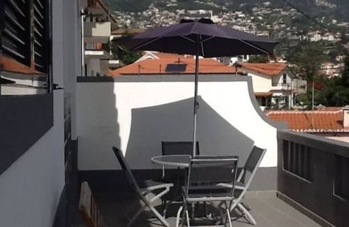 Sao Pedro House | VILLA IN THE CENTER OF FUNCHAL WITH STUNNING VIEWS OVER THE BAY