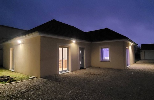 Serbonnes Villa | Villa in the countryside, 1 h from Paris, beautiful walks along the Yonne.