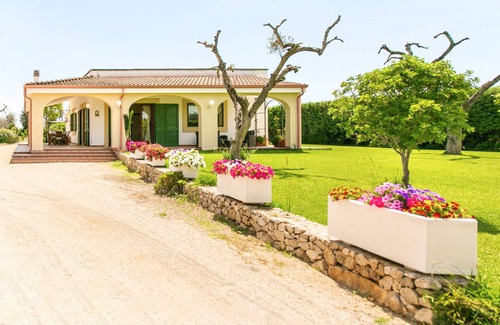 Leverano Villa | Villa in the countryside a stone's throw from the sea