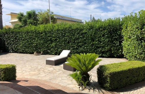 Torre Lapillo Villa | Villa in the green 100 meters from the sea