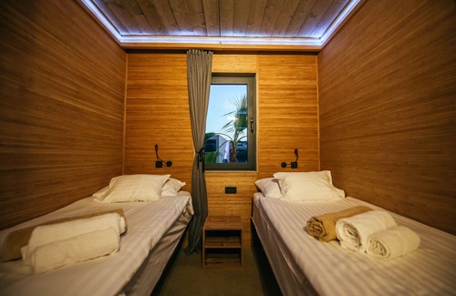 Zrce Villa | Villa in Zrce, close to the beach, water sports, festival, party, free wifi, up to 6 people.