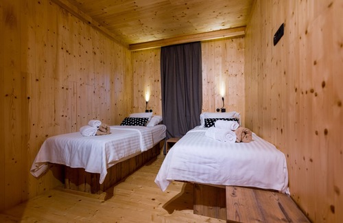 Zrce Villa | Villa in Zrce, close to the beach, water sports, festival, party, free wifi, up to 6 people.