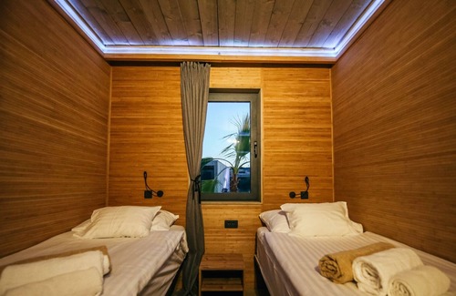Zrce Villa | Villa in Zrce, close to the beach, water sports, festival, party, free wifi, up to 6 people.