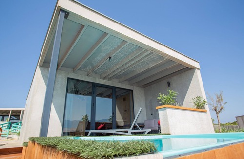 Zrce Villa | Villa in Zrce, close to the beach, water sports, festival, party, free wifi, up to 6 people.