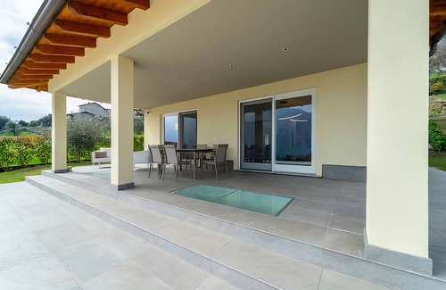 Azzano Villa | Villa Incanto a spectacular Villa with view of the lake and mountains