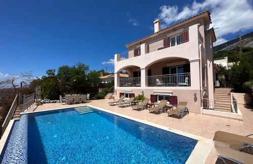 Vlachata Villa | Villa Ionion Pelagos, infinity pool with magnificent 180° view of sea & mountain