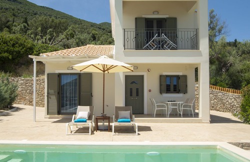 Evgiros Villa | Villa Ira near Vasiliki and a Blue Flagged beach