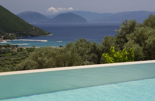 Evgiros Villa | Villa Ira near Vasiliki and a Blue Flagged beach