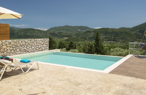 Evgiros Villa | Villa Ira near Vasiliki and a Blue Flagged beach