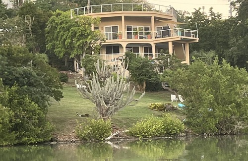 Estate Parcel of Gift and Regenback Apartment | Villa Isabelle-1 bedroom “jewel” on the pond at Chocolate Hole, kayak to bay…