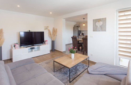 Kastela Villa | Villa Ivano with heated pool& sea&mountain view