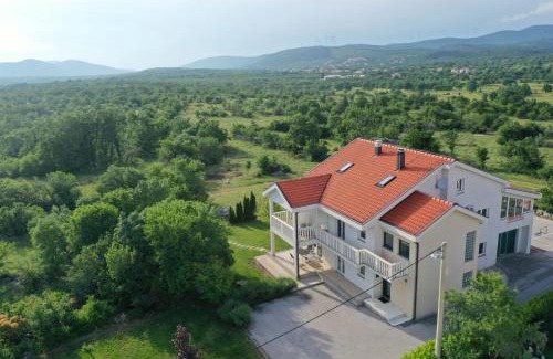Lovrec House | Villa Ivy with perfect privacy, pool, sauna and jacuzzi
