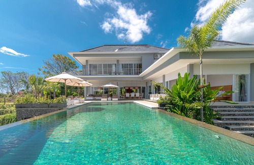 Kayu Putih Villa | Villa IzaJay, Modern & Splendid Sea View Villa