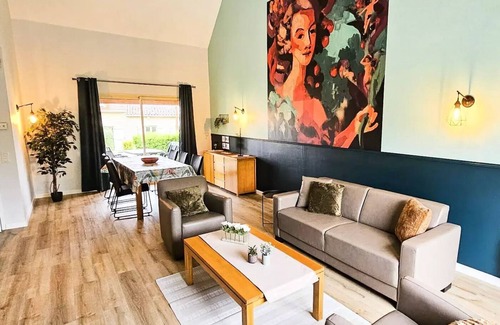 Lanzac Villa | Villa, jacuzzi, semi-detached, 2 bathrooms, sleeps 6