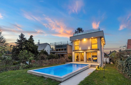 Simmering Villa | Villa Jäger with pool in Vienna with private terrace, balcony and WiFi