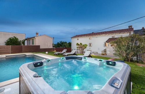 Visnjan Villa | Villa Jona - Lovely villa with private pool, playroom and outdoor playground for kids