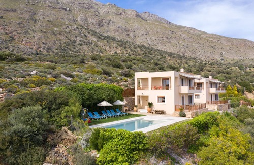 Vizari Villa | Villa Kadiani - Only 4km away from the beach