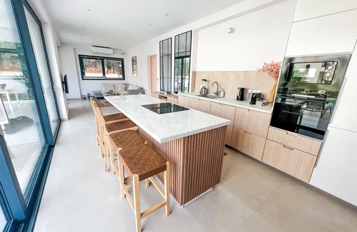 Loutraki Villa | Villa Kala Loutraki: Private Pool & Sauna I Beach