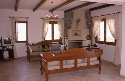 Heraklion Villa | Villa Kalithea, stunning views of vineyards & mountains with the sea at distance