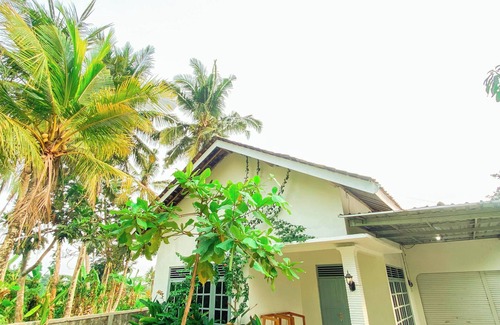 Ngemplak Villa | Villa Kamar Tamu Selomartani 3