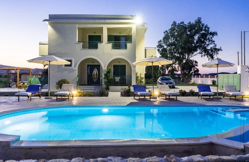 Gaitanion House | Villa Kampos - 4 Bedroom villa with private pool