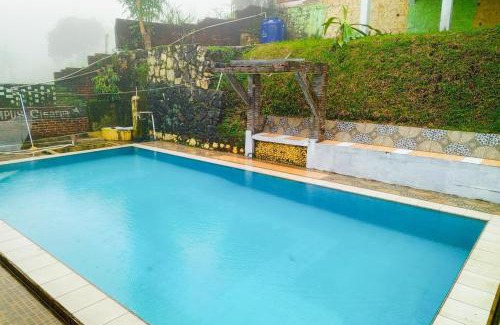 Ciloto Hotel | Villa Kampus Near Taman Safari Cisarua Puncak RedPartner
