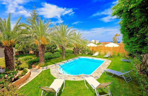 Karteros Villa | Villa Karteros with private swimming pool - Five Bedroom Villa, Sleeps 11