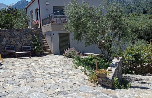 Apokoronas Villa | Villa Kastania, Melidoni, Chania, Crete.