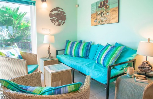 Leeward Settlement House | Villa Kendara~BK 11/1-15@25% OFF~SeaFront~Private~Gated GuestHouse~Panorama View