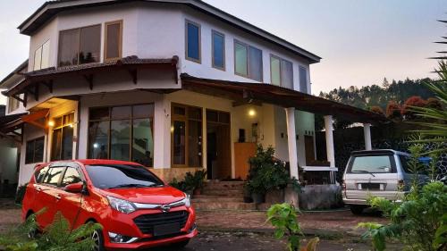 Batu Villa | Villa KenDedes Garden