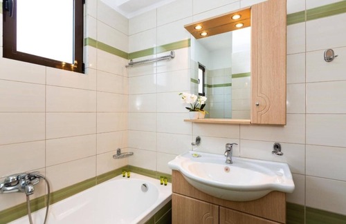 Loutra House | Villa Kerkis,pool &BBQ,10min beach,8km to Rethymno