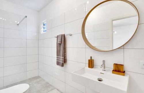 Belnem Villa | Villa Kiwi 3 min to the Beach with Private Magnesium Pool & Dive Rinse Tank