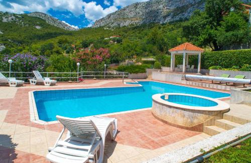 Klis Villa | Villa Klara with 72 sqm pool and view on Split and islands
