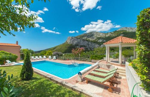 Klis Villa | Villa Klara with 72 sqm pool and view on Split and islands
