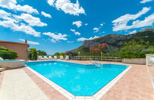 Klis Villa | Villa Klara with 72 sqm pool and view on Split and islands
