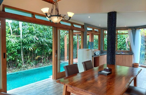 Oro Oro Ombo Villa | Villa Klub Bunga Resort 4 kamar By The Batu