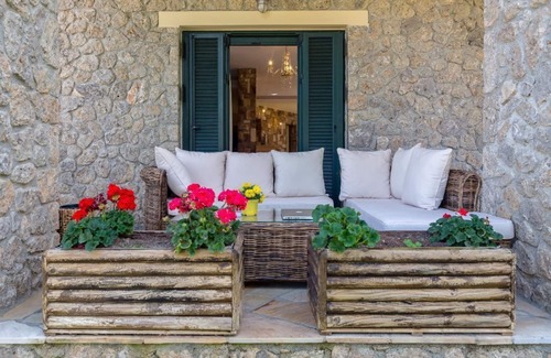 Corfu Villa | Villa Kompitsi, luxurious hideaway near Corfu Town