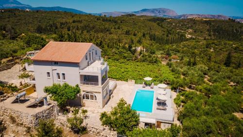 Douliana House | Villa Konstantinos Hilltop Vineyard Escape