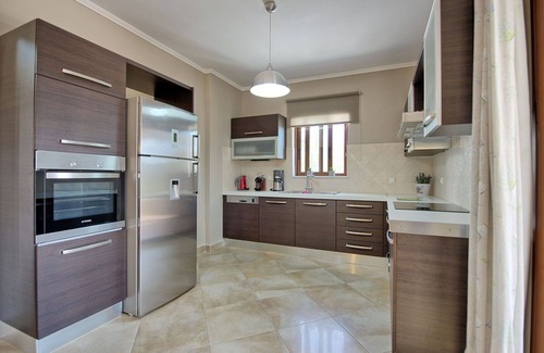 Kalyves Villa | Villa Kostantina - Holiday villa with private pool 2km from the sea in Crete, Greece