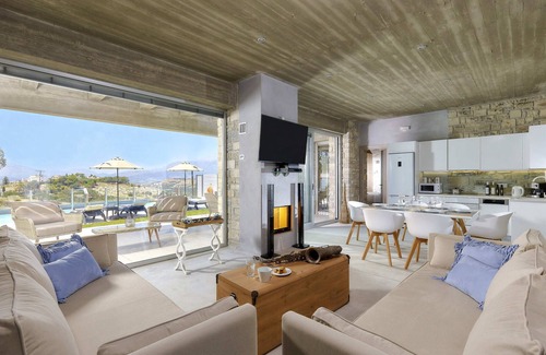Kamilari Villa | Villa Kouros | 2 bedroom villa with a private pool | sleeps 6