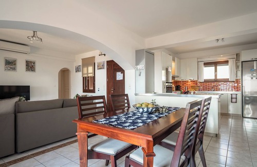 Manganos Villa | Villa 'Kumusha' with Sea View, Pool, Garden & Wi-Fi