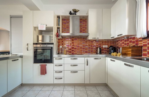 Manganos Villa | Villa 'Kumusha' with Sea View, Pool, Garden & Wi-Fi
