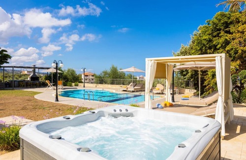 Kirianna Villa | Villa Kyveli - Five Bedroom Villa, Sleeps 9