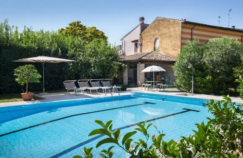 Volta Mantovana Villa | Villa L'Oleandra with Pool up to 12 People