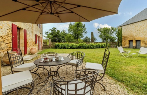 Domme Villa | Villa 'La Borie' with Private Pool, Private Terrace and Private Garden