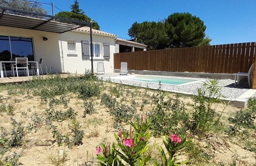 Pont-Saint-Esprit House | Villa la Câlebelle with swimming pool and wooden terrace near the Ardèche.