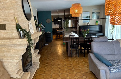 Tarascon Villa | Villa 'La Cigale' with Private Pool, Wi-Fi and Air Conditioning