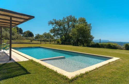 Cucuron Villa | Villa 'La Déboulière' with Private Pool, Wi-Fi and Air Conditioning